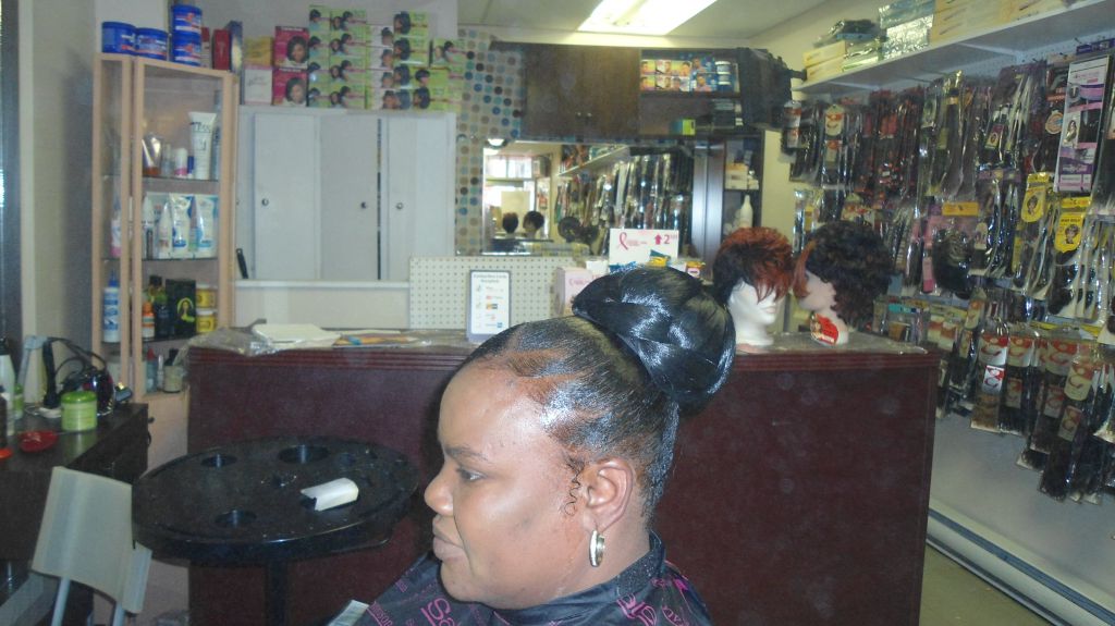 Chantilly Salon de Coiffure - Cover photo