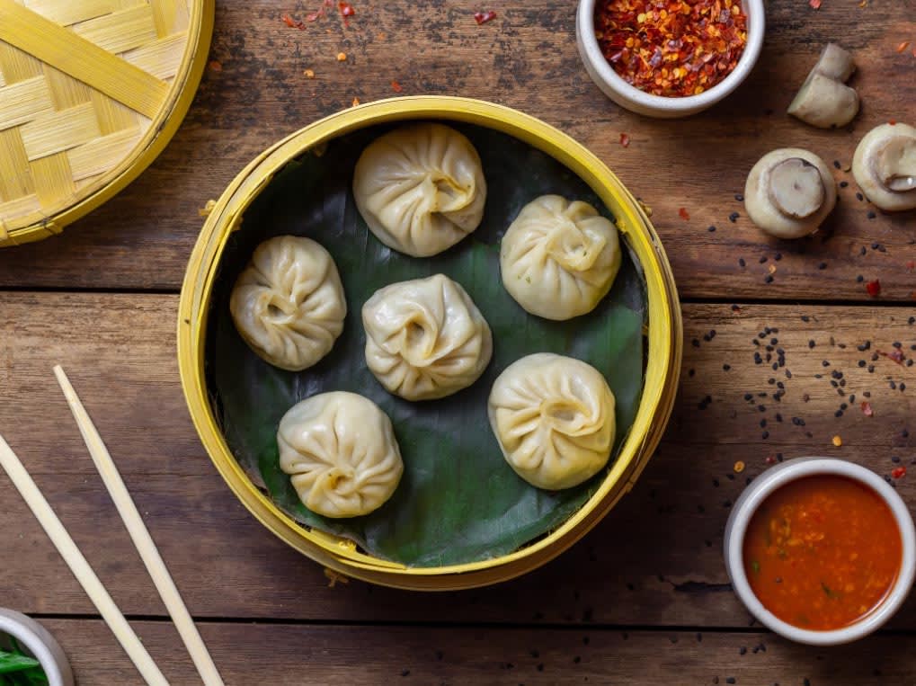 Cheezy Momos - Logo