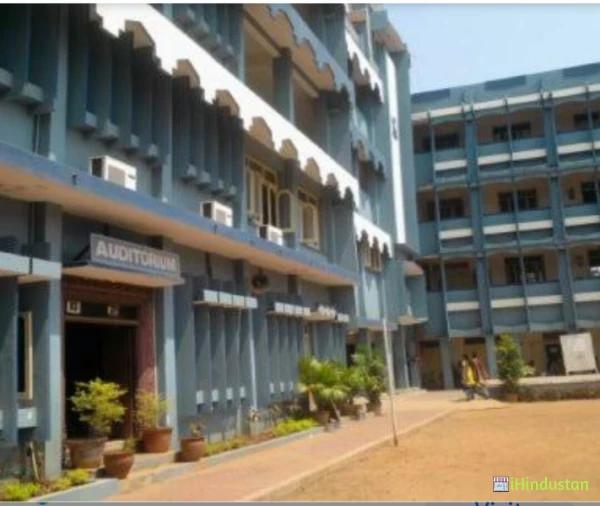 Chevalier T.Thomas Elizabeth College for Women - Logo