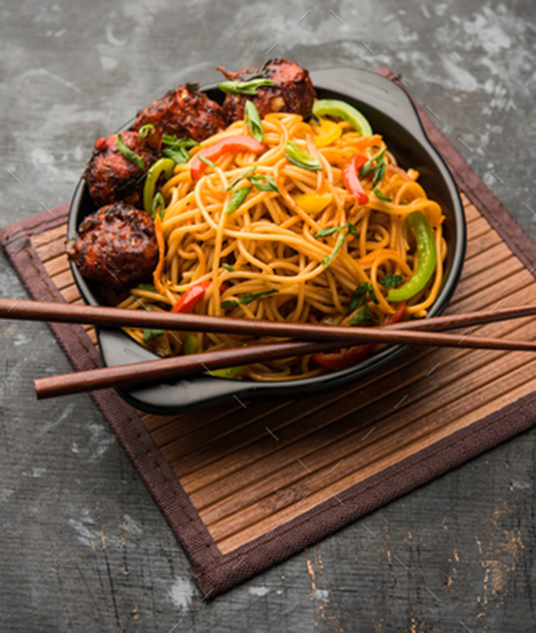Chinese & More - Logo