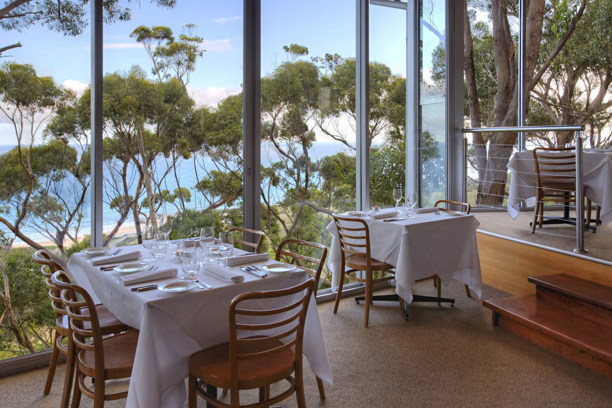 Chris's Restaurant & Villas - Logo