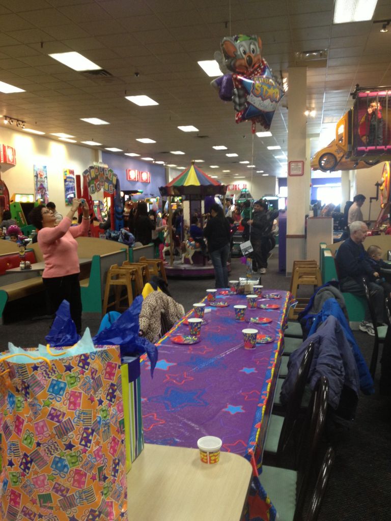 Chuck E Cheese&s;s - Logo