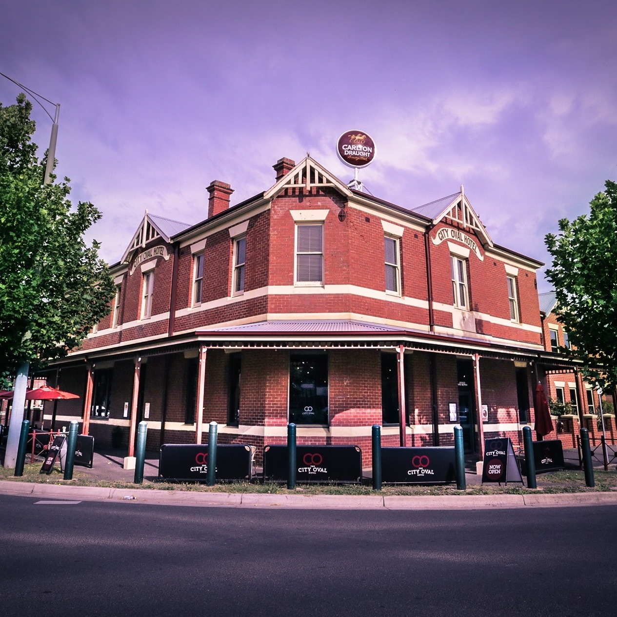 City Oval Hotel - Cover photo