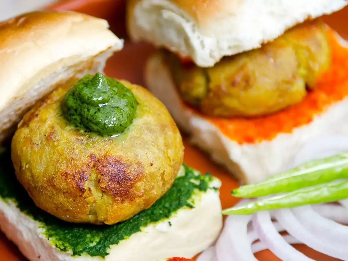 City Vadapav - Logo