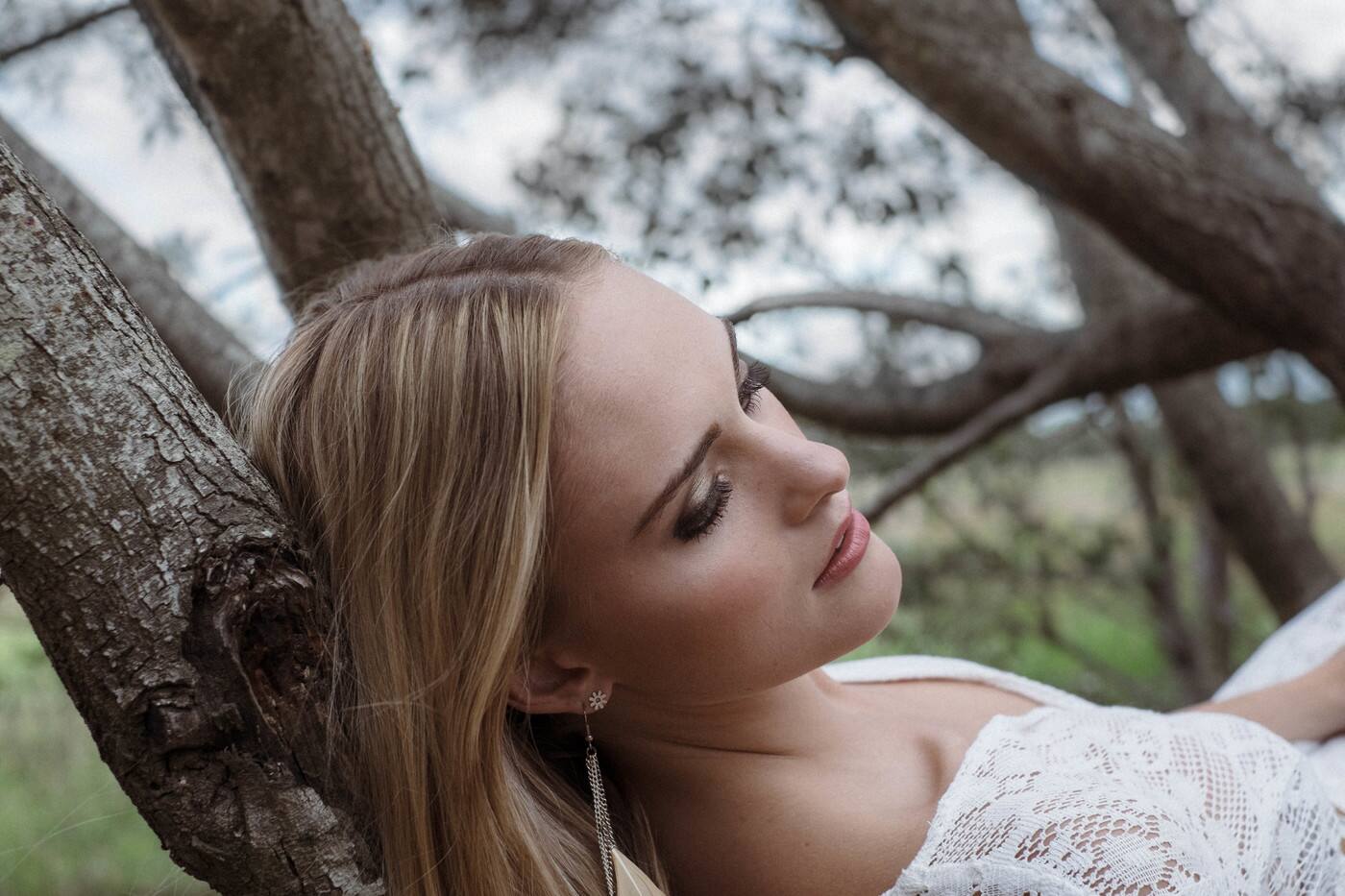 Claire Hoschke Makeup Artist - Cover photo