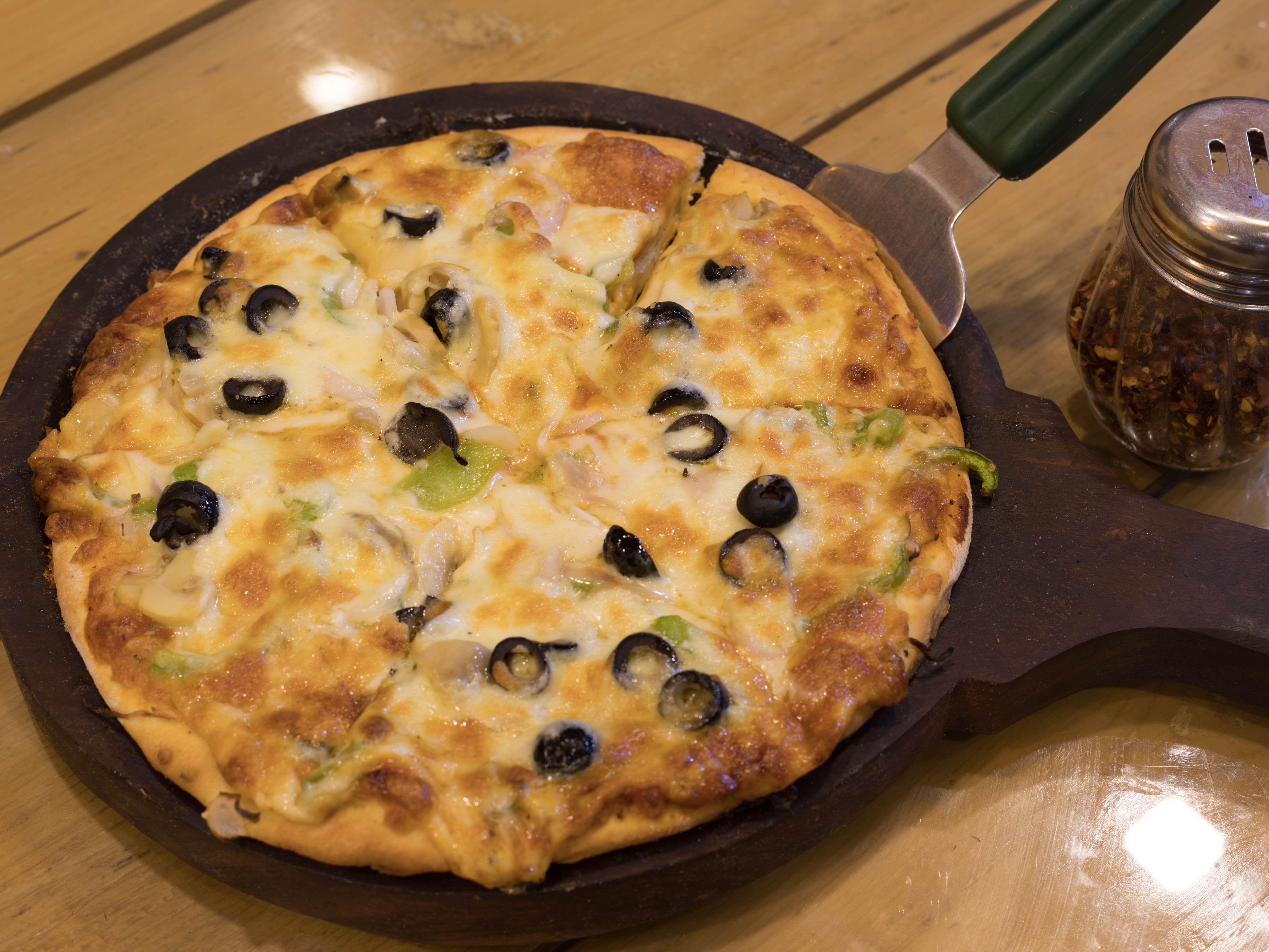 Classic Pizza - Logo