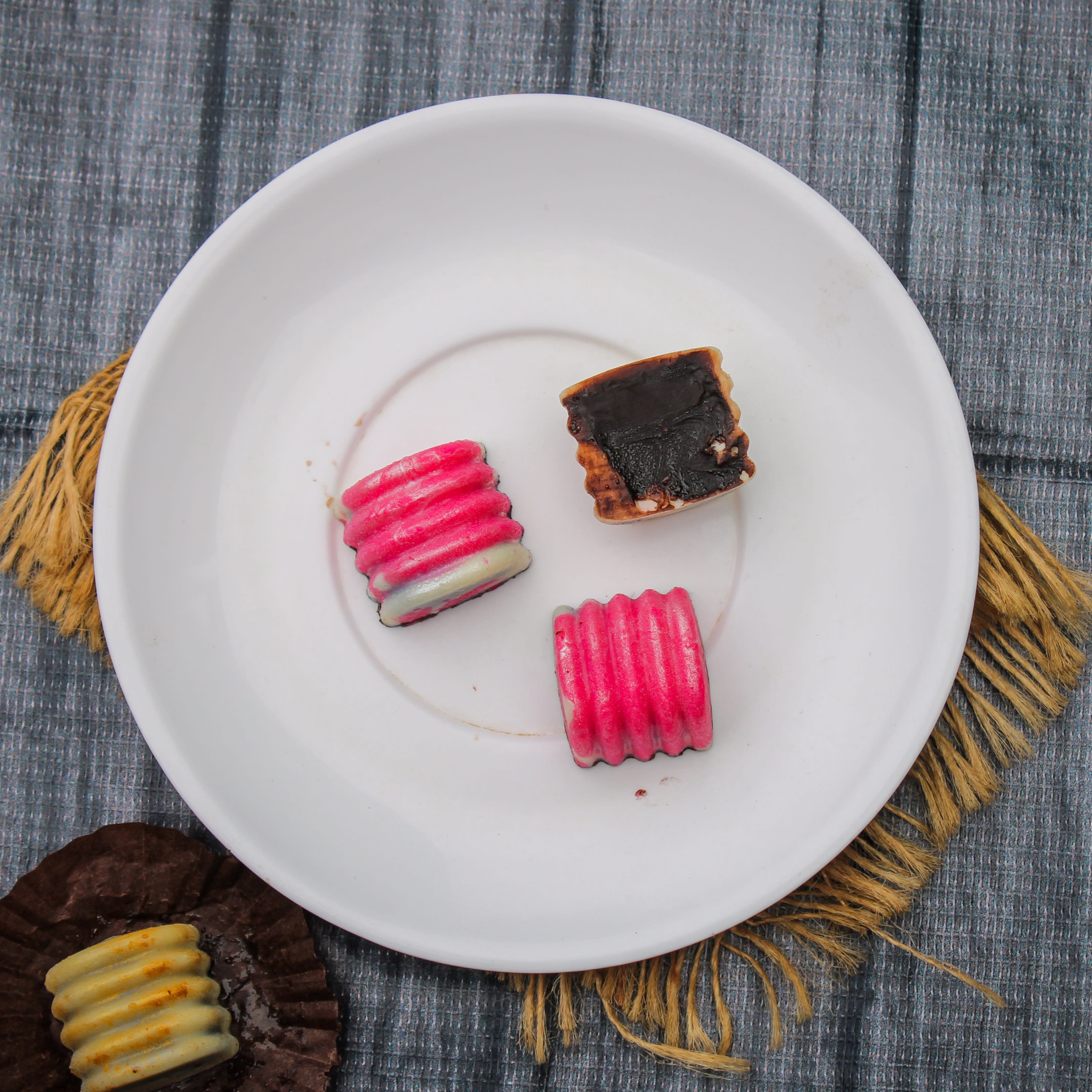 classy cakes & choclates - Logo