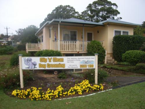 Clip 'n' Clean Dog Grooming - Logo