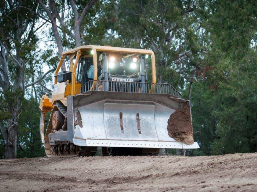 C & L Wilson Earthmoving - Logo