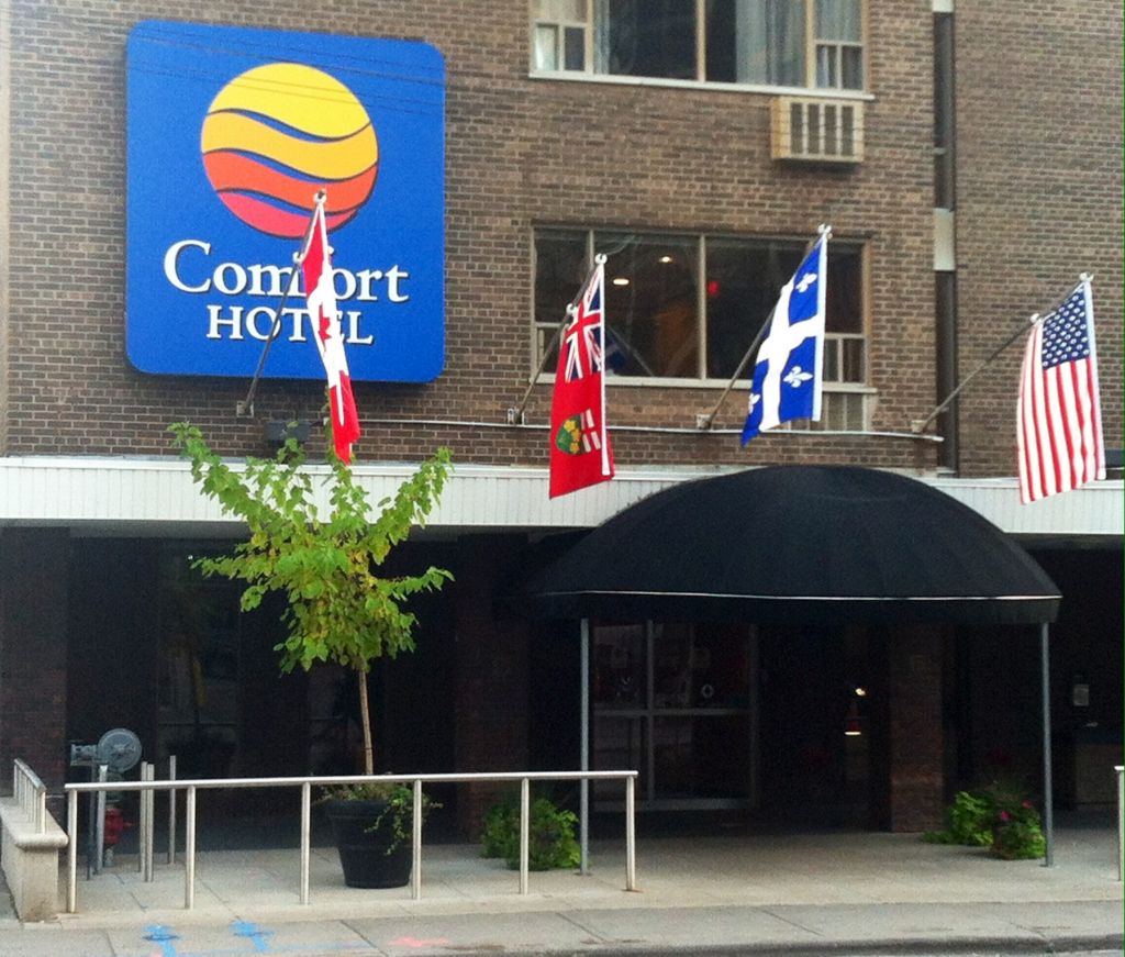 Comfort Hotel Downtown - Logo