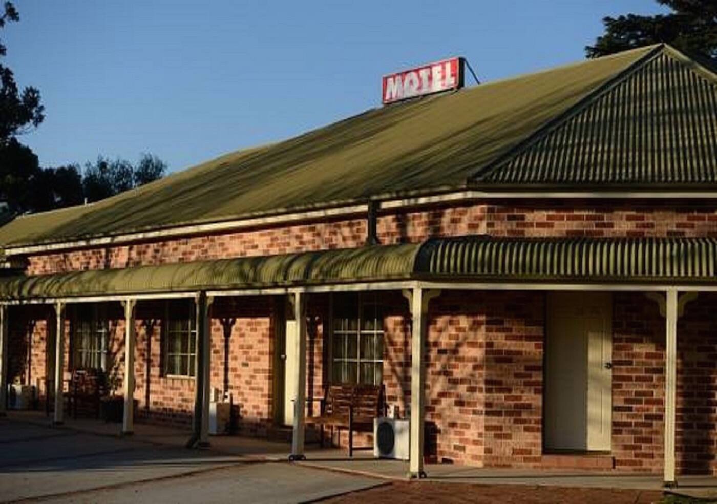 Country Gardens Motor Inn - Cover photo