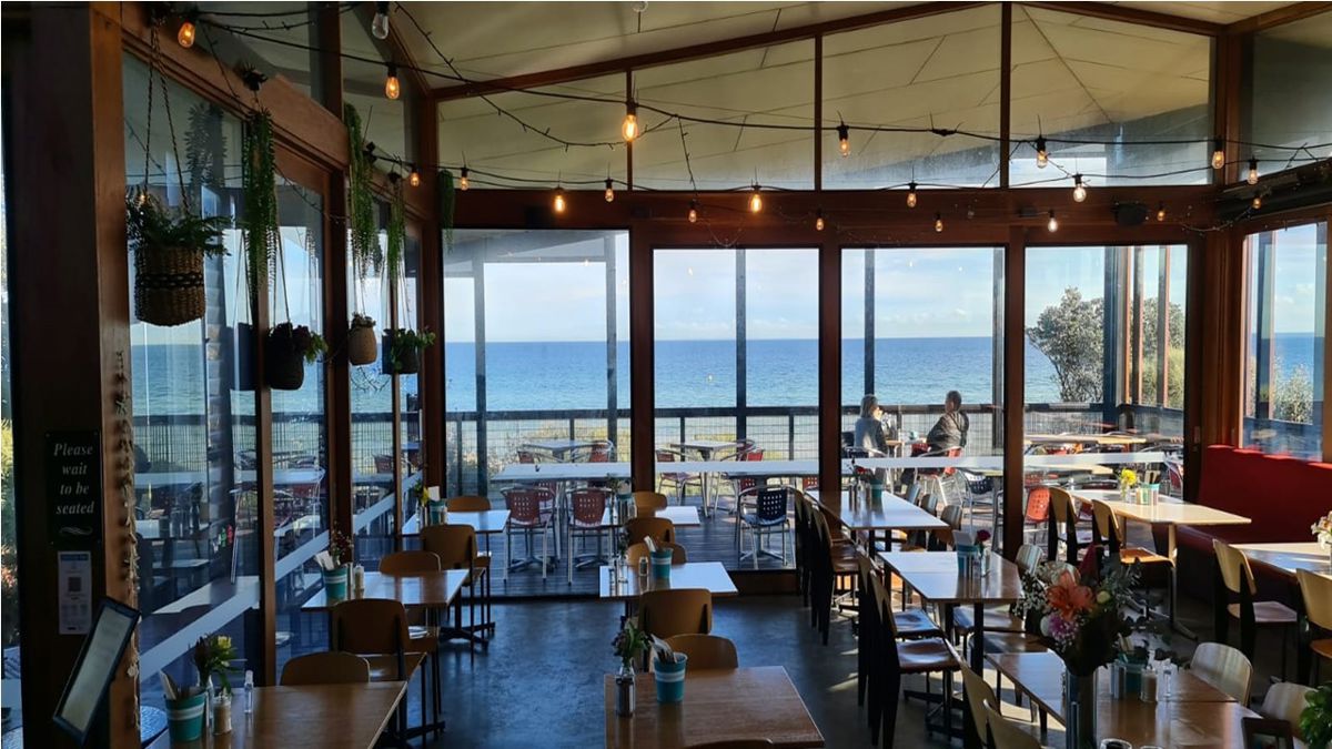 Crackerjack Beachfront - Logo