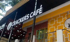 Crackers cafe - Logo