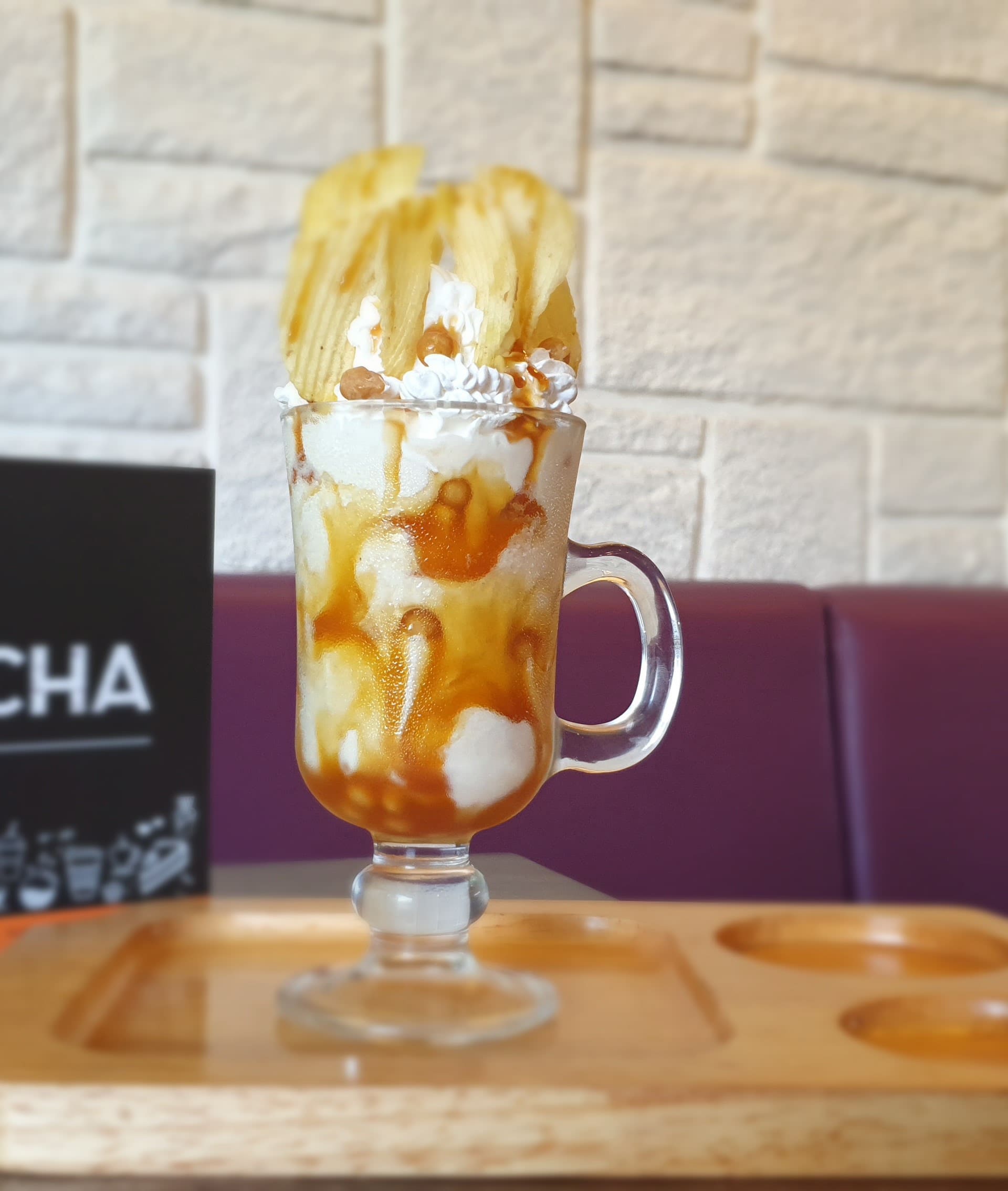 Cream N Cha - Logo