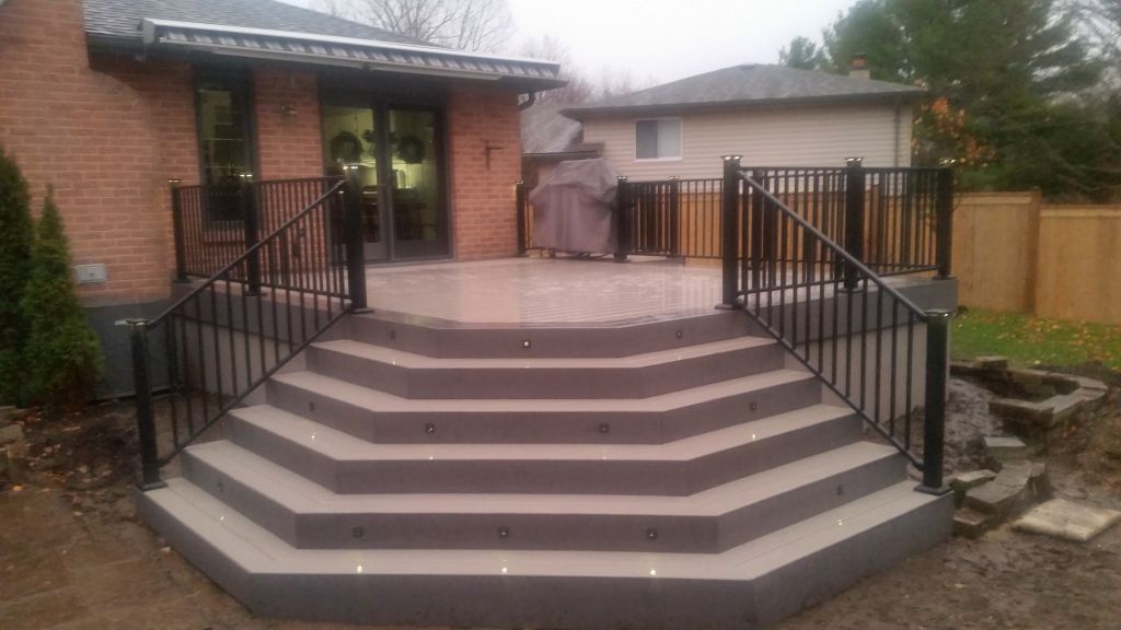 Creative Custom Decks Inc - Logo
