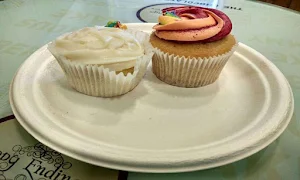 Crumbs Bakehouse - Logo