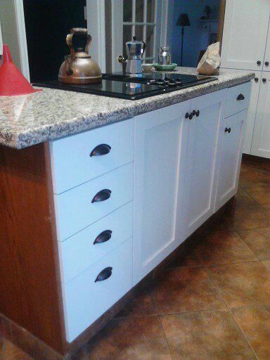 Custom Cabinets - Logo
