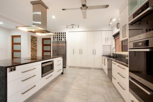 Custom Cabinets Design - Logo