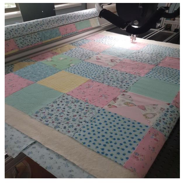 Custom Design Quilting - Logo