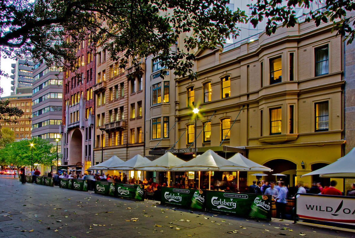 Customs House Bar - Logo