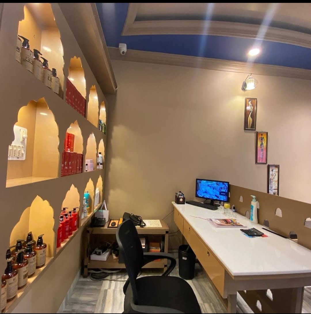 Cuttingwalaz Unisex Saloon - Cover photo