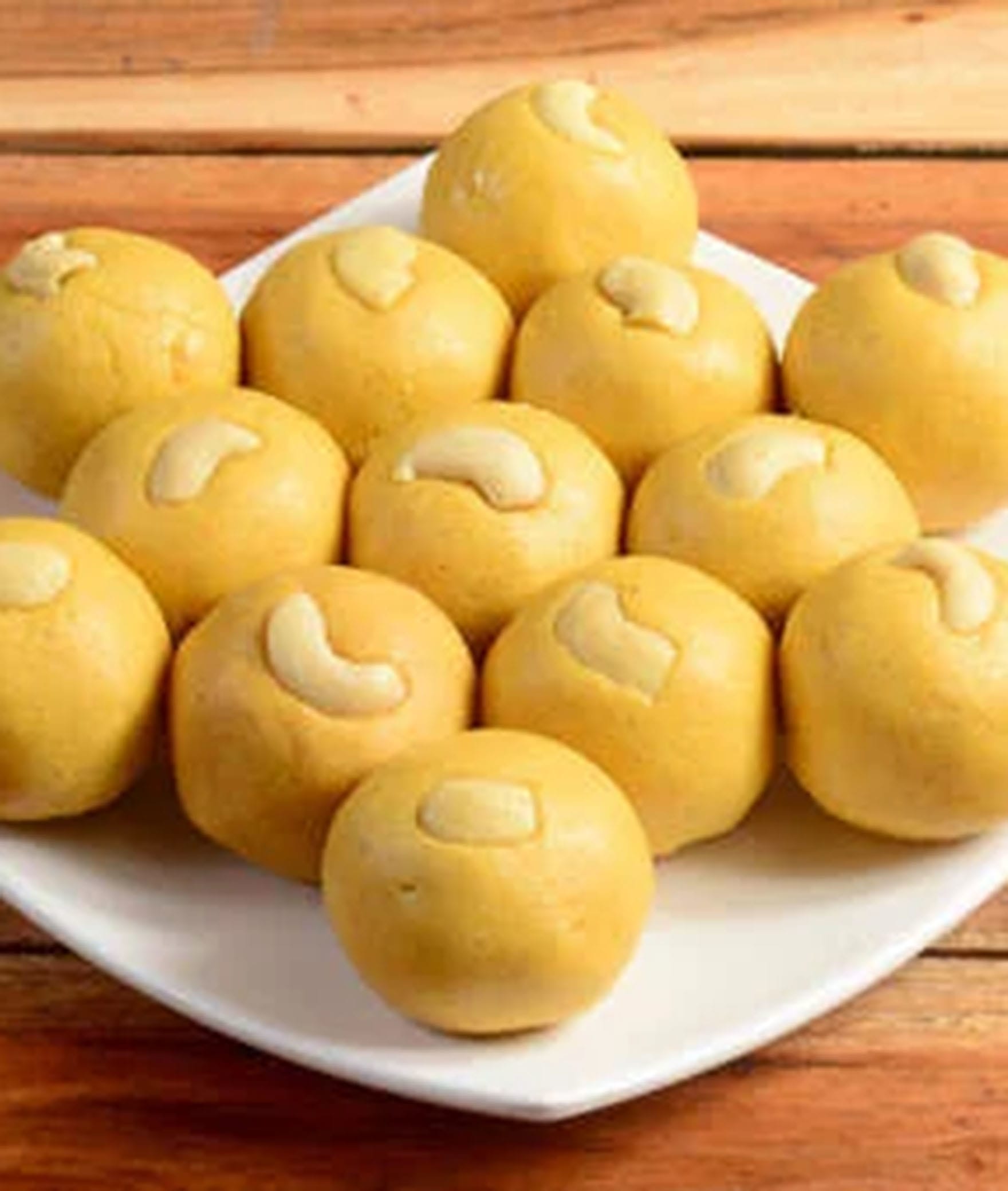 DADI MAA K LADOO - Logo