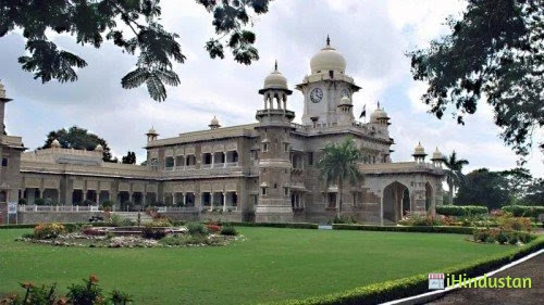 Daly College - Logo