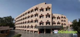 Darbari Lal D.A.V Model School - Logo