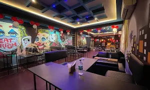 Dark Knight Lounge - Logo