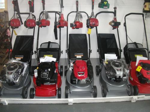 Daves Mower Centre - Logo