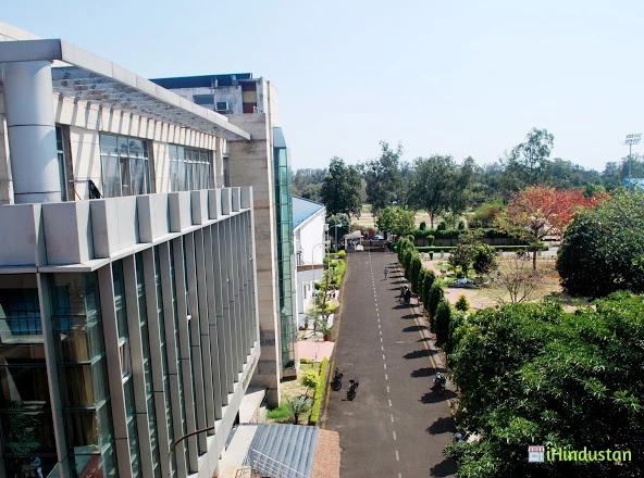 DAVIET Jalandhar - DAV Institute of Engineering and Tec - Logo