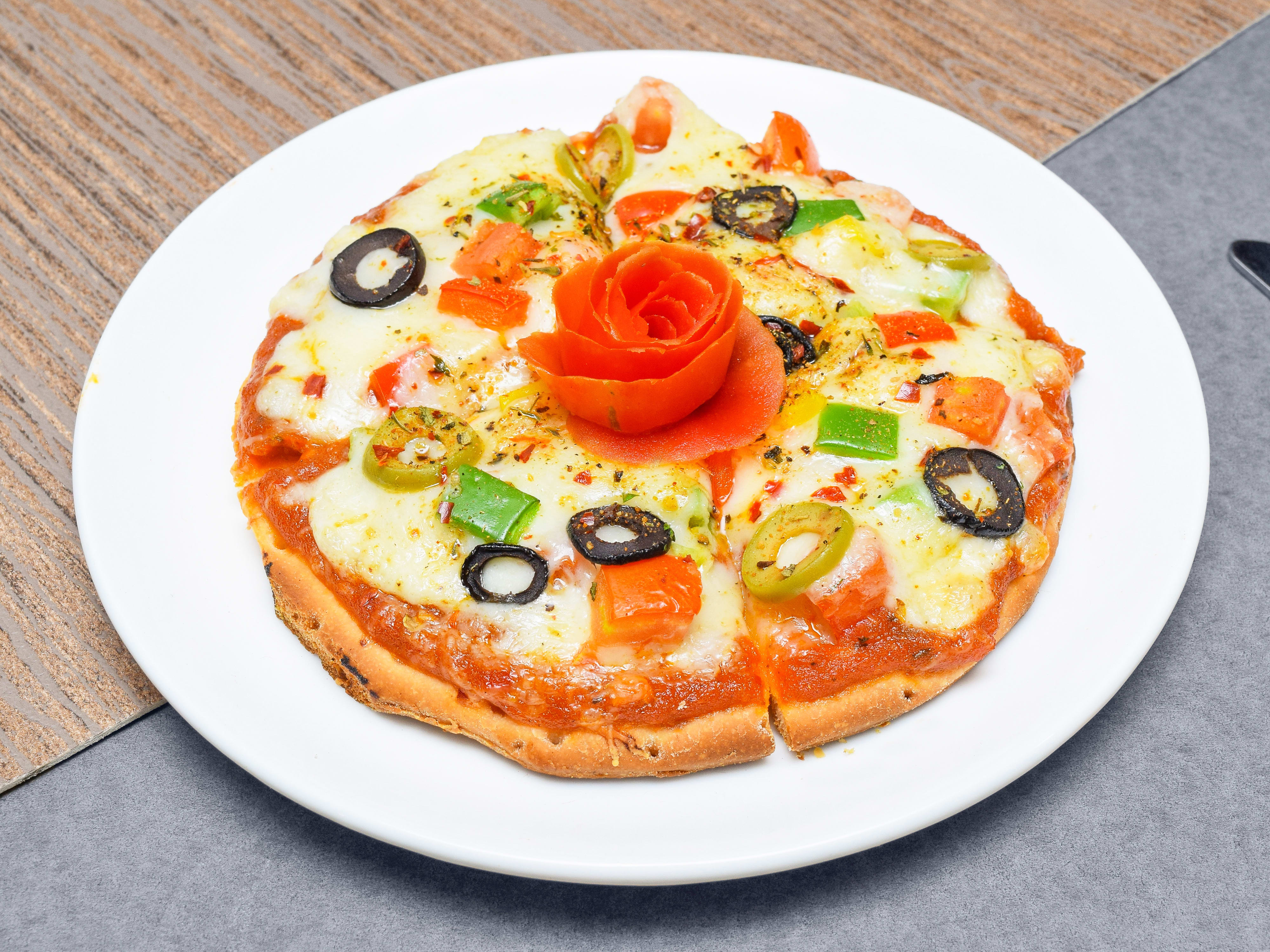 Day & Night Pizza - Logo