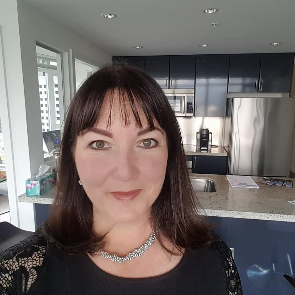 Debbie Evans Realtor &a; Award Winning Interior Design - Logo