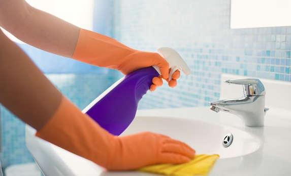 Decent Cleaning - Logo