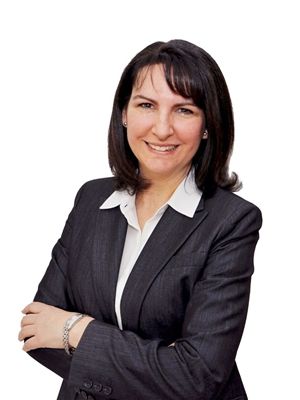 Denise Derbez ReMax Solid Gold Realty (II) Ltd. - Logo