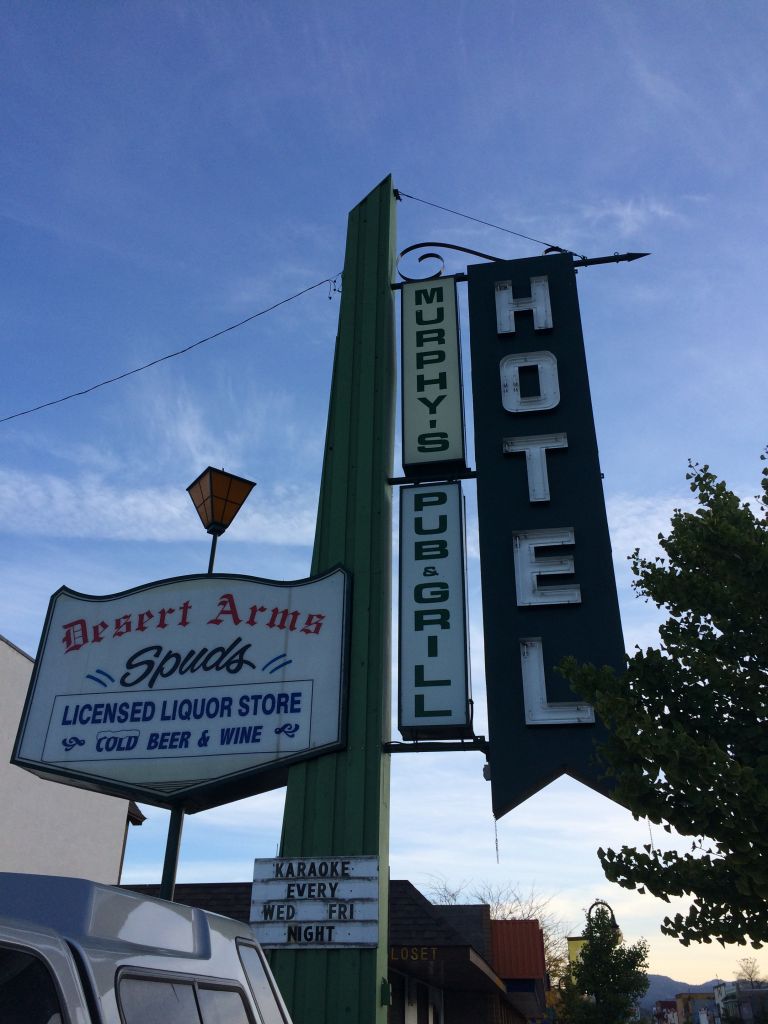 Desert Arms Hotel - Logo