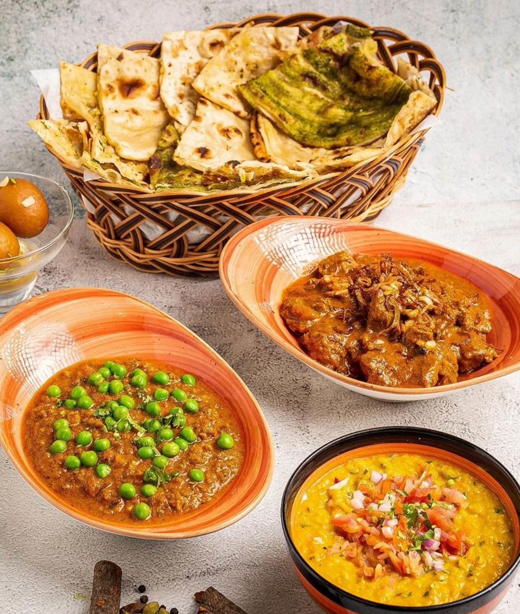 DESI MEALS - Logo