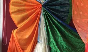 Devaki Fashion - Logo