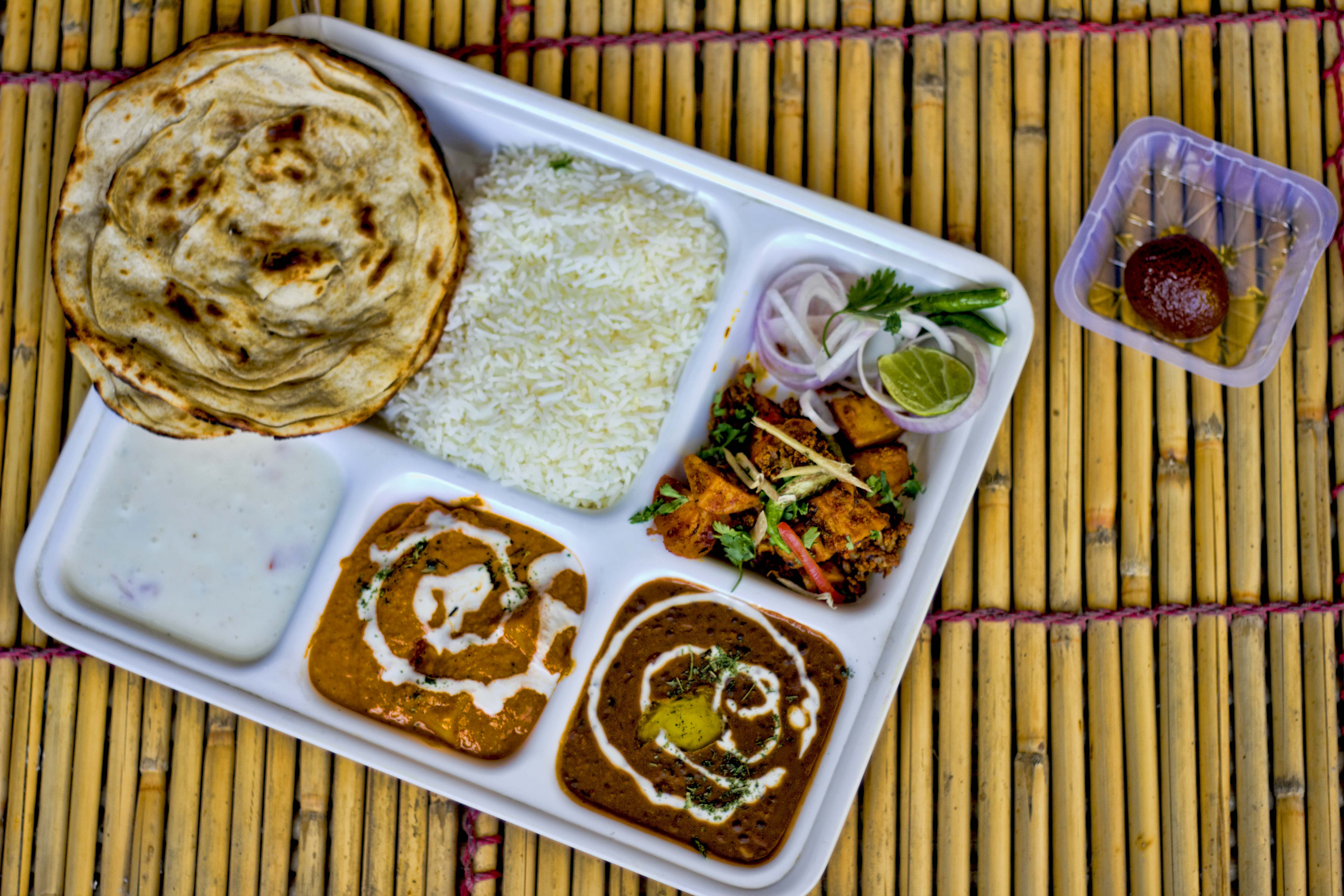 Dilli 6 on wheels - Logo