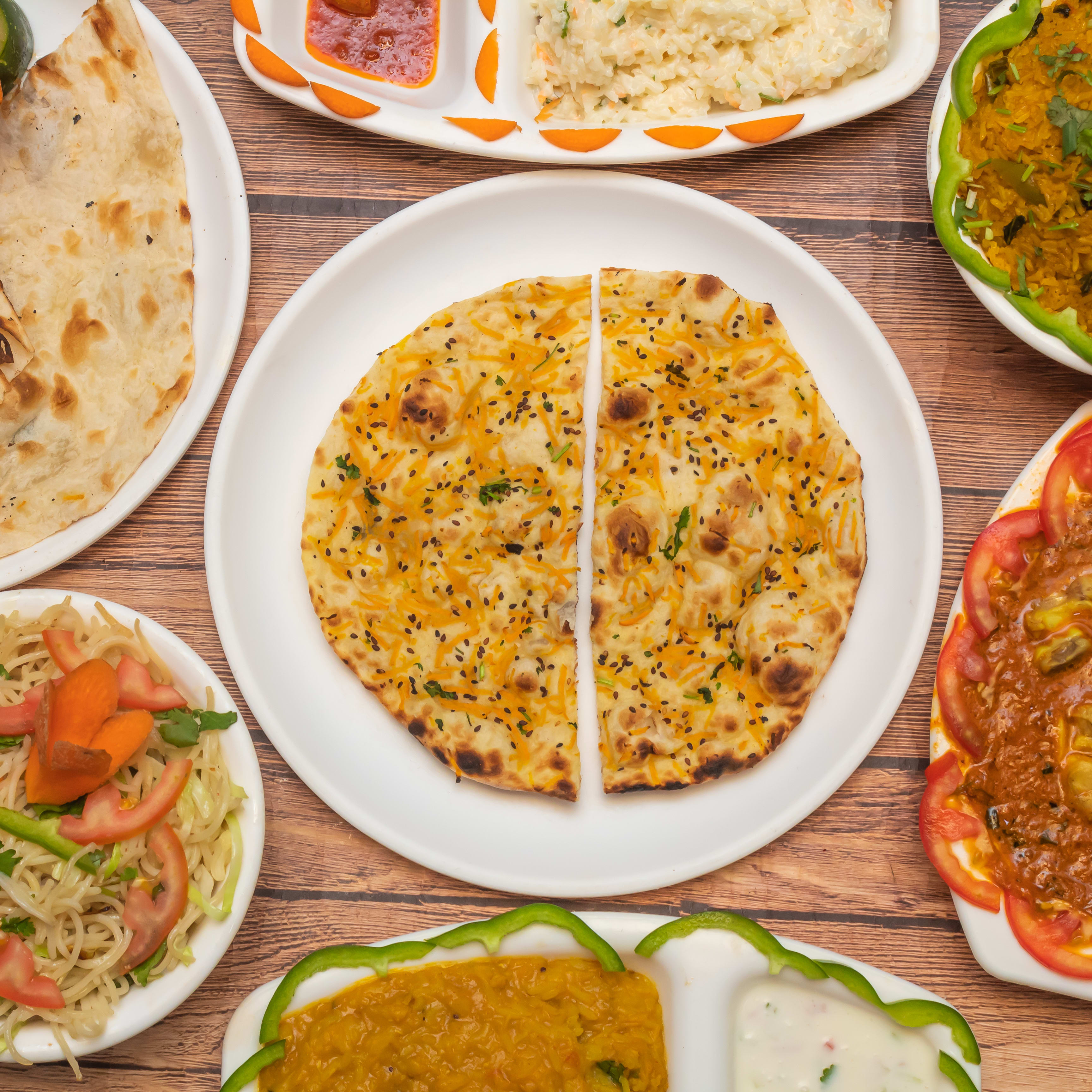 Dilli Tandoor - Logo
