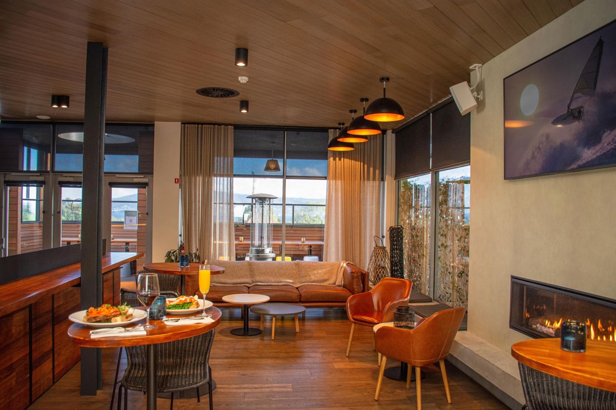 Dining Room and Lounge Terrace @ The Shoreline Hotel - Logo