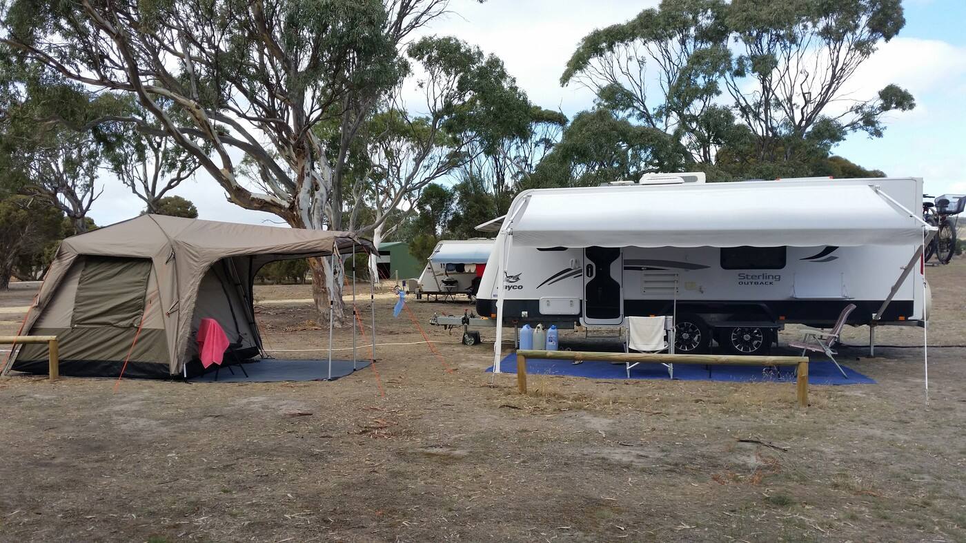 Discovery Lagoon Caravan & Camping Grounds - Cover photo