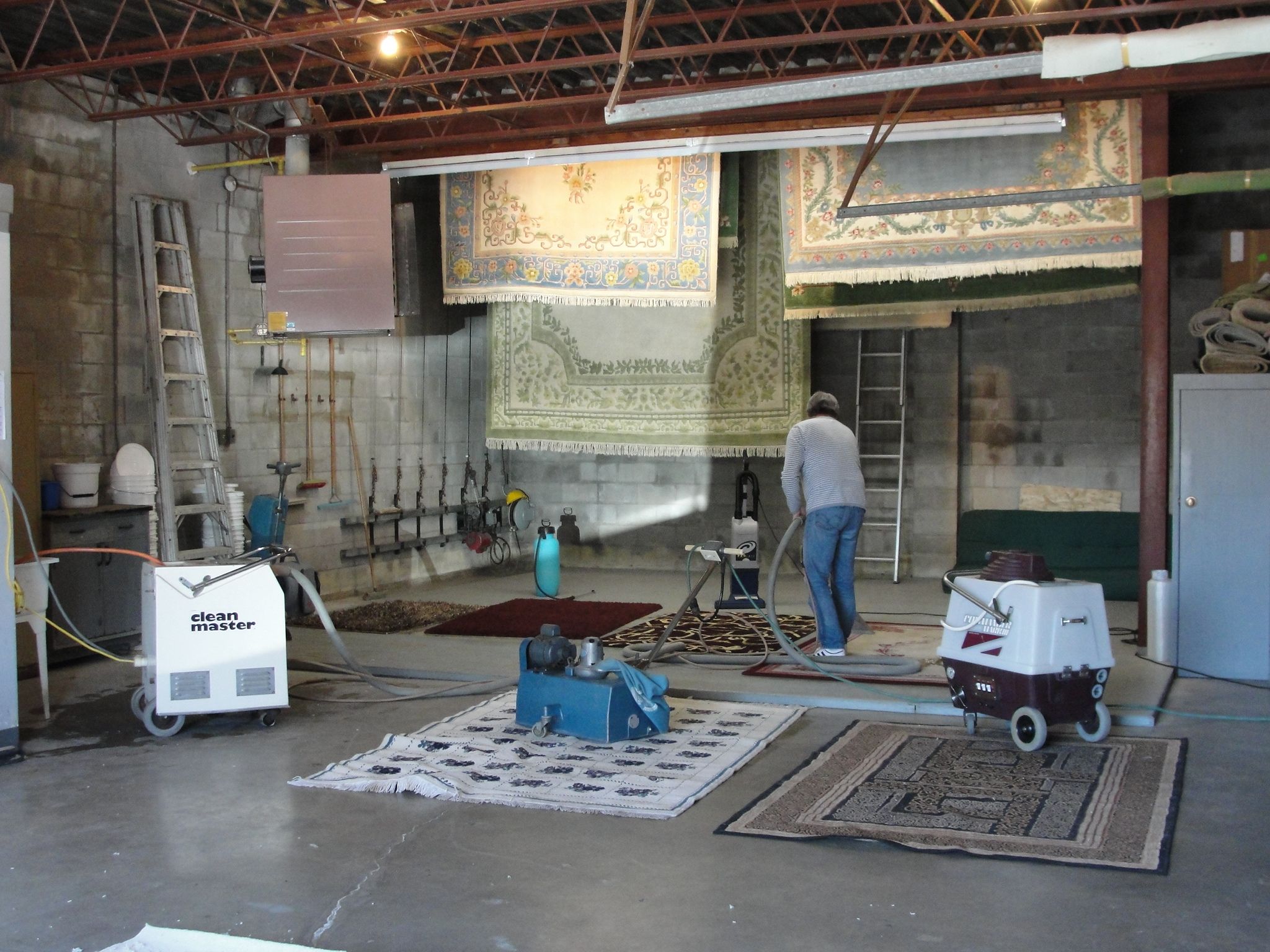 Dixon&s;s Carpet &a; Upholstery Cleaning - Logo