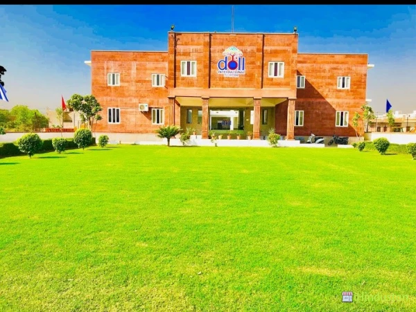 Doll International School - Logo