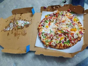 Dom's Pizza - Logo