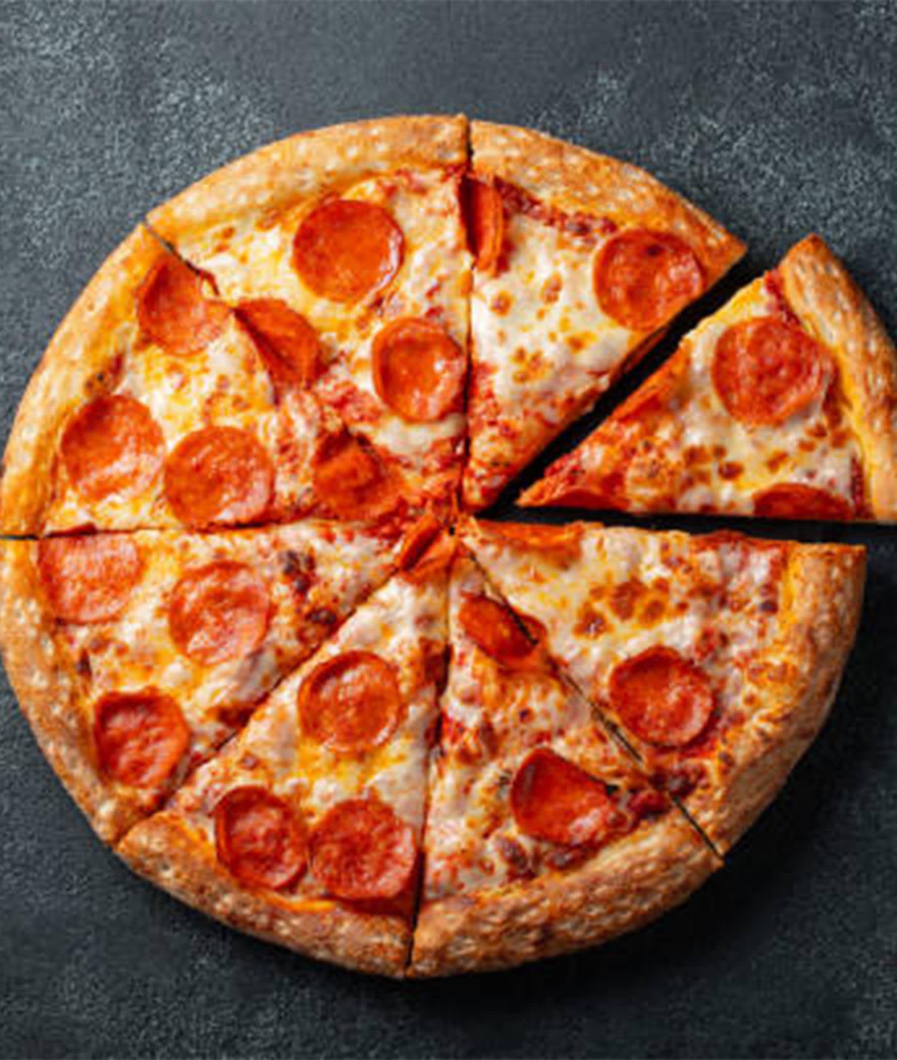 Dominant Pizza - Logo