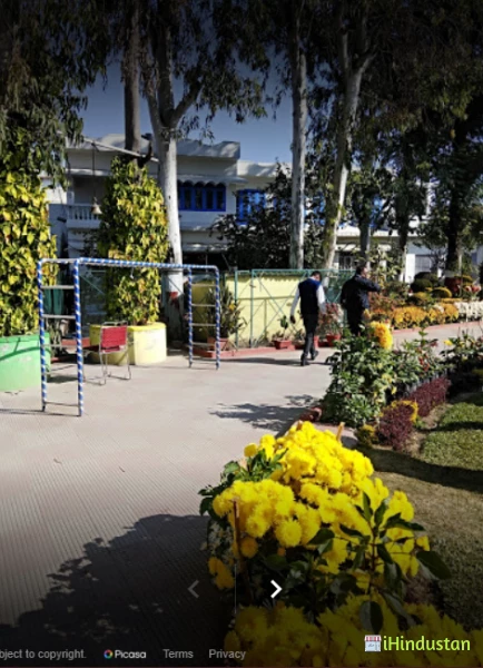 Doon Cambridge School - Logo