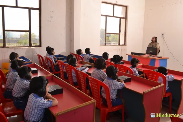 Doon Public School,Dholpur - Logo