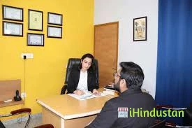 Dr. Aarti Midha - Logo