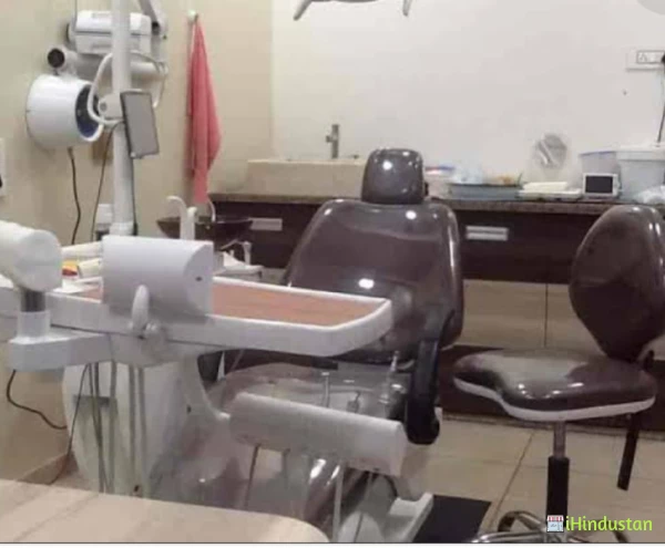 Dr Arya's Dental Clinic - Logo